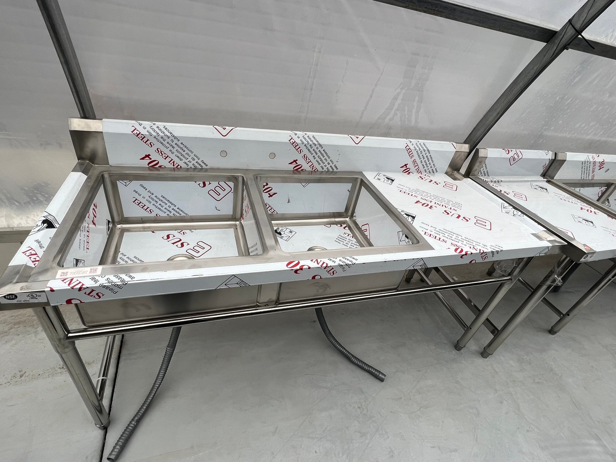 71'' CHEF Two Tub Sink with Centre Drain & Right Drainboard CH-2024