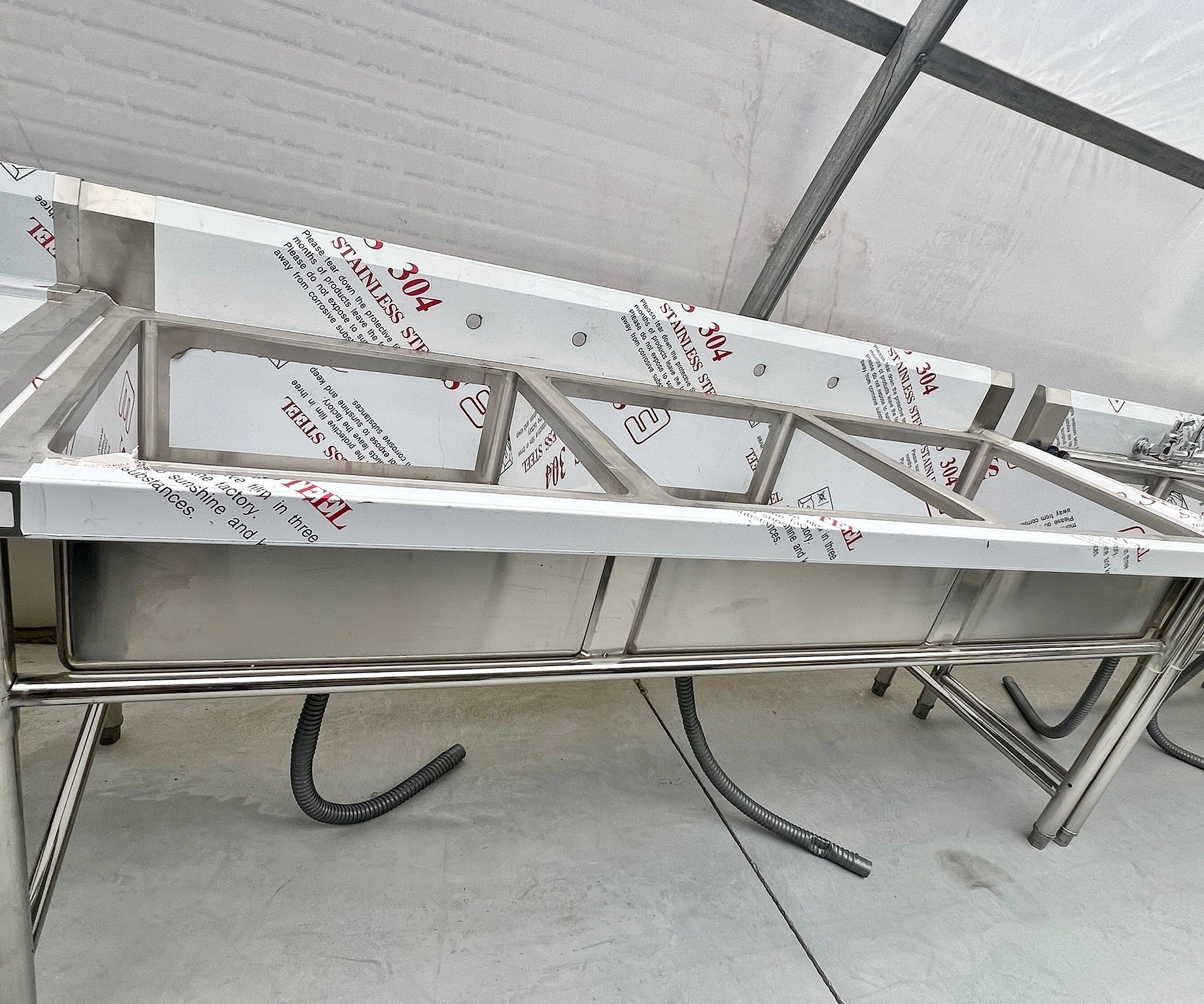 79'' CHEF Three Tub Sink with Centre Drain & No Drainboard CH-2017