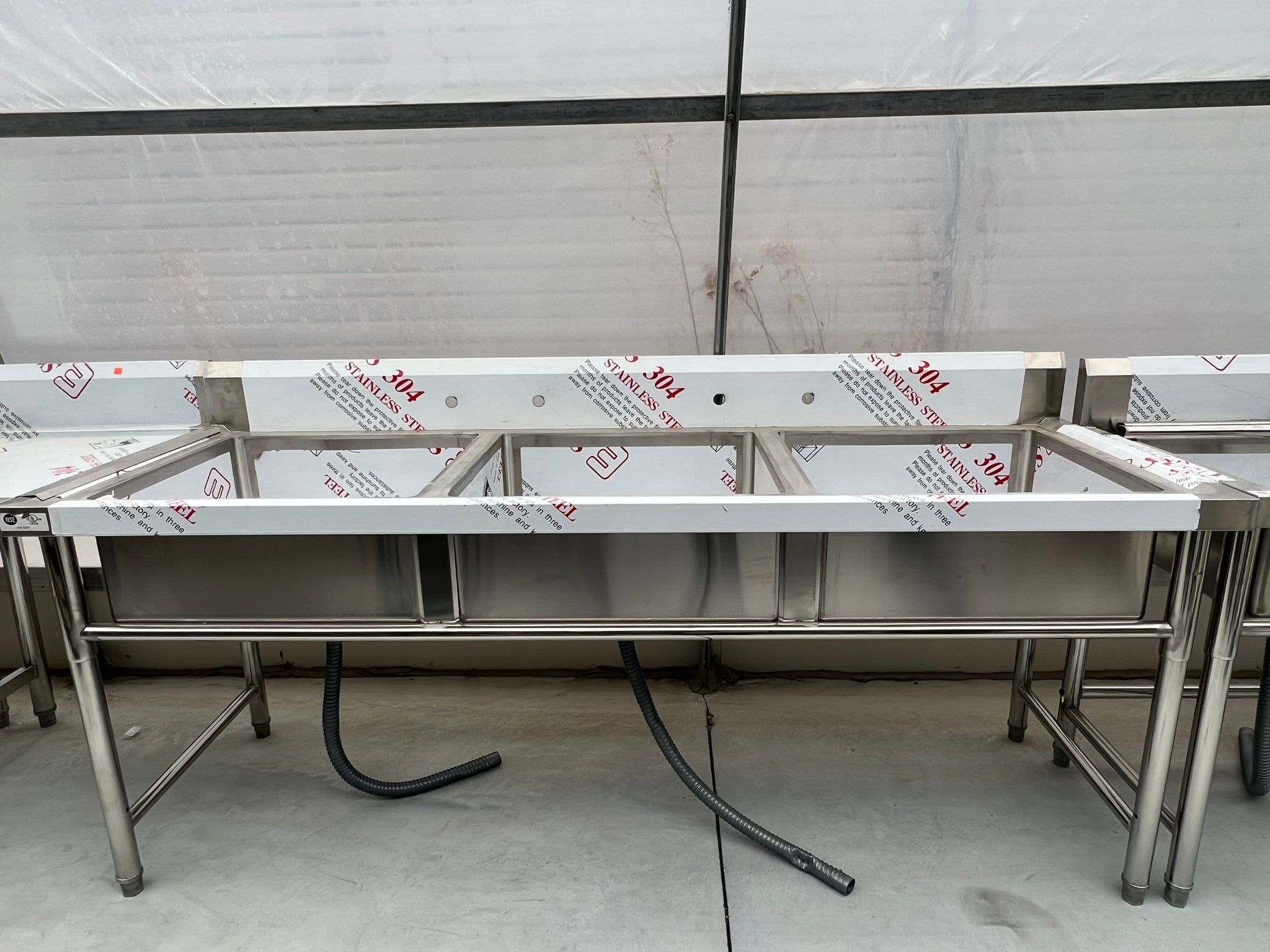 79'' CHEF Three Tub Sink with Centre Drain & No Drainboard CH-2017