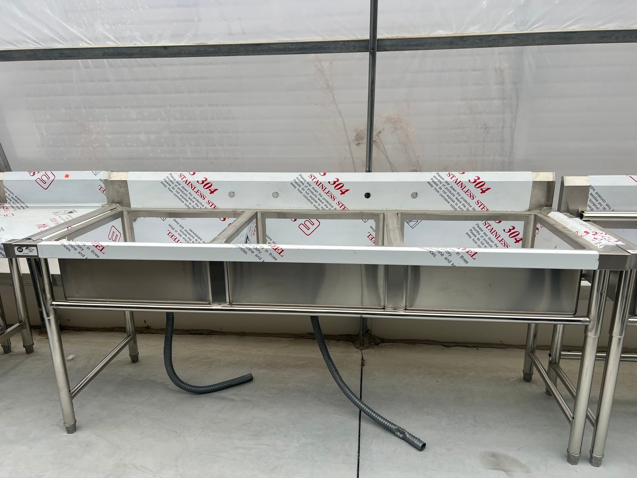 79'' CHEF Three Tub Sink with Centre Drain & No Drainboard CH-2017
