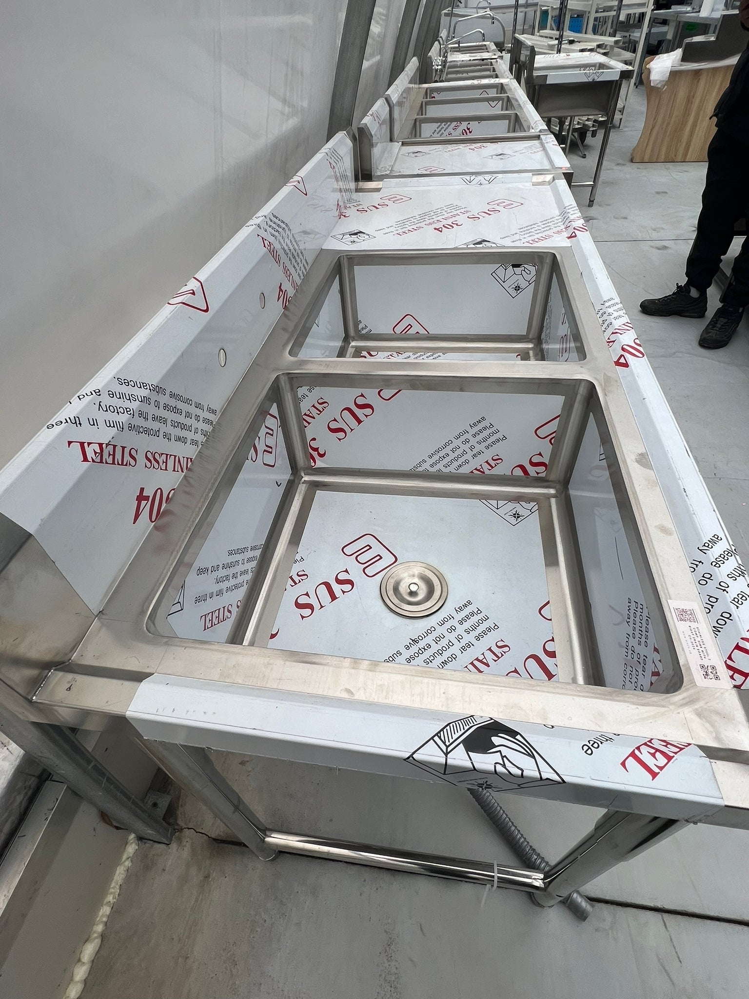 71'' CHEF Two Tub Sink with Centre Drain & Right Drainboard CH-2024