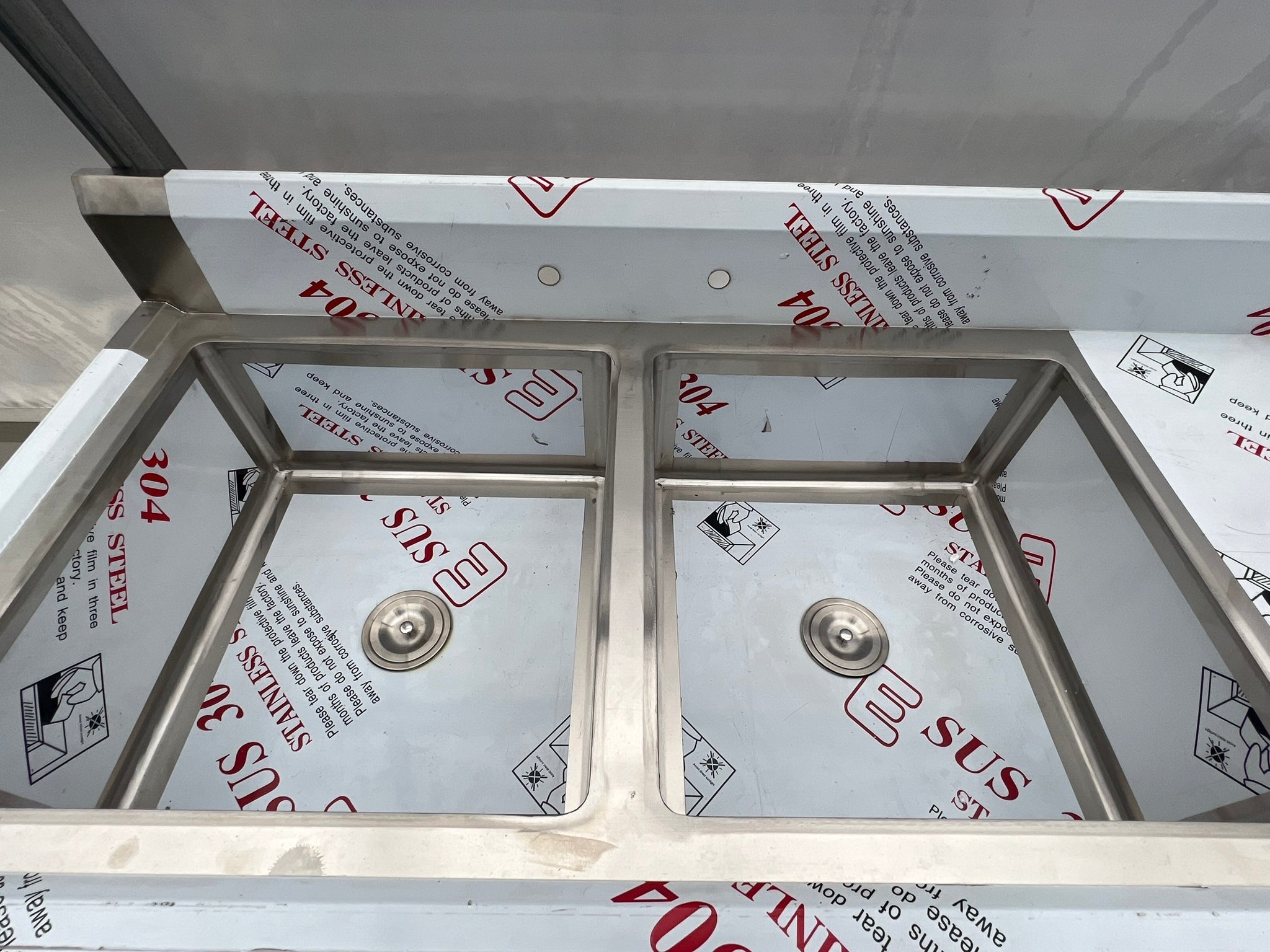 71'' CHEF Two Tub Sink with Centre Drain & Right Drainboard CH-2024